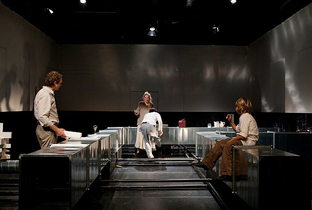Martin Schepers - Opfer - Das Opfer nach Andrei Tarkowsky, Garage X, Wien, 2012. Inszenierung Philipp Hauß, Musik Sergej Newski 